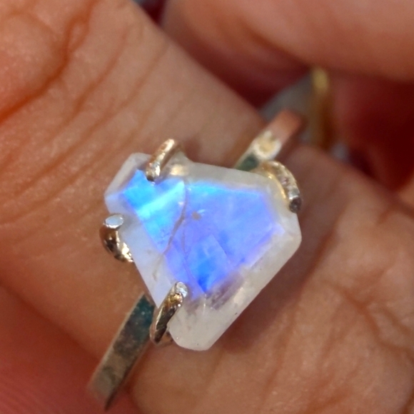 Moonstone irregular cut adjustable prong ring - Picture 1 of 6